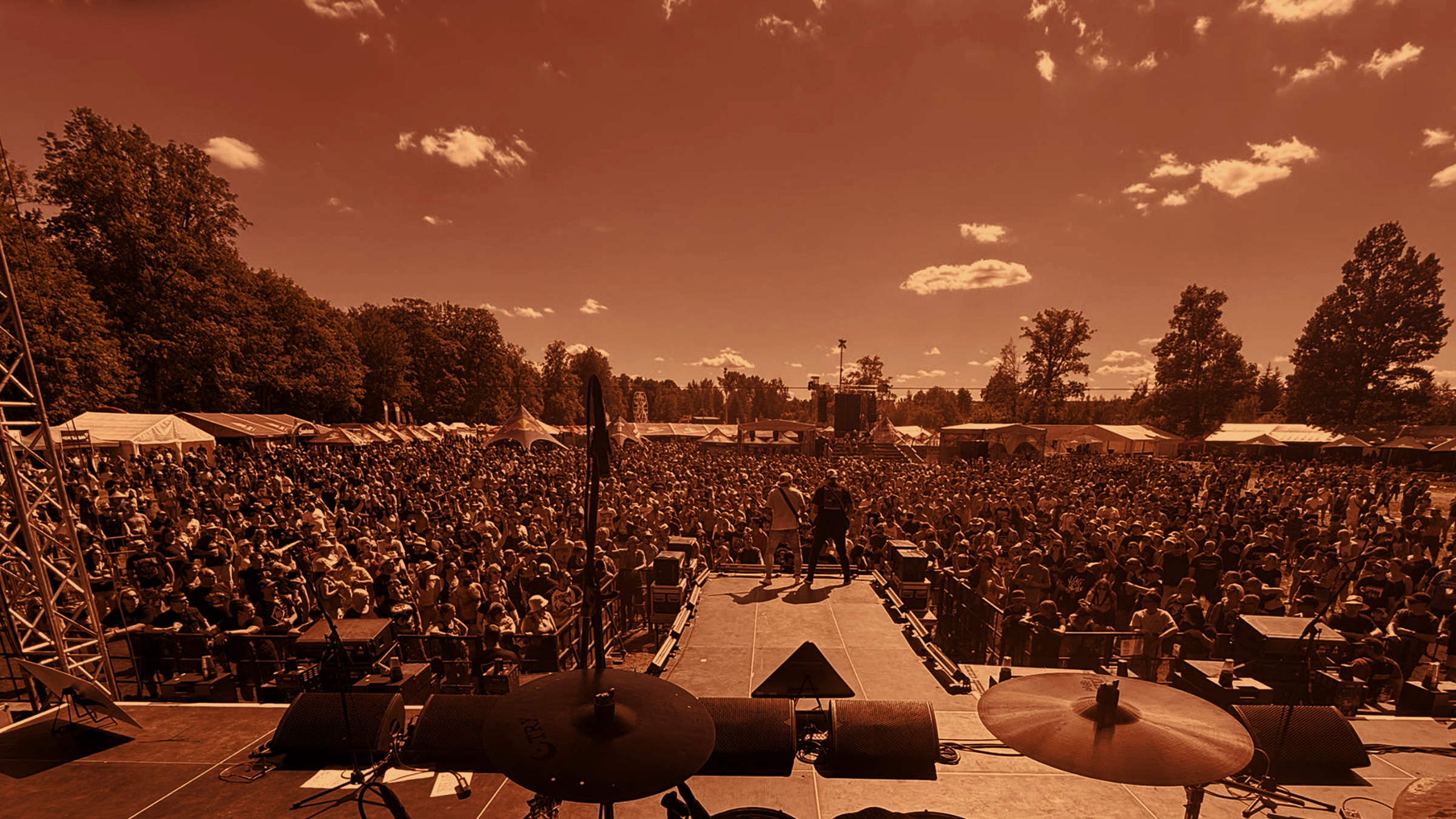 Venkovní festival z pohledu pódia